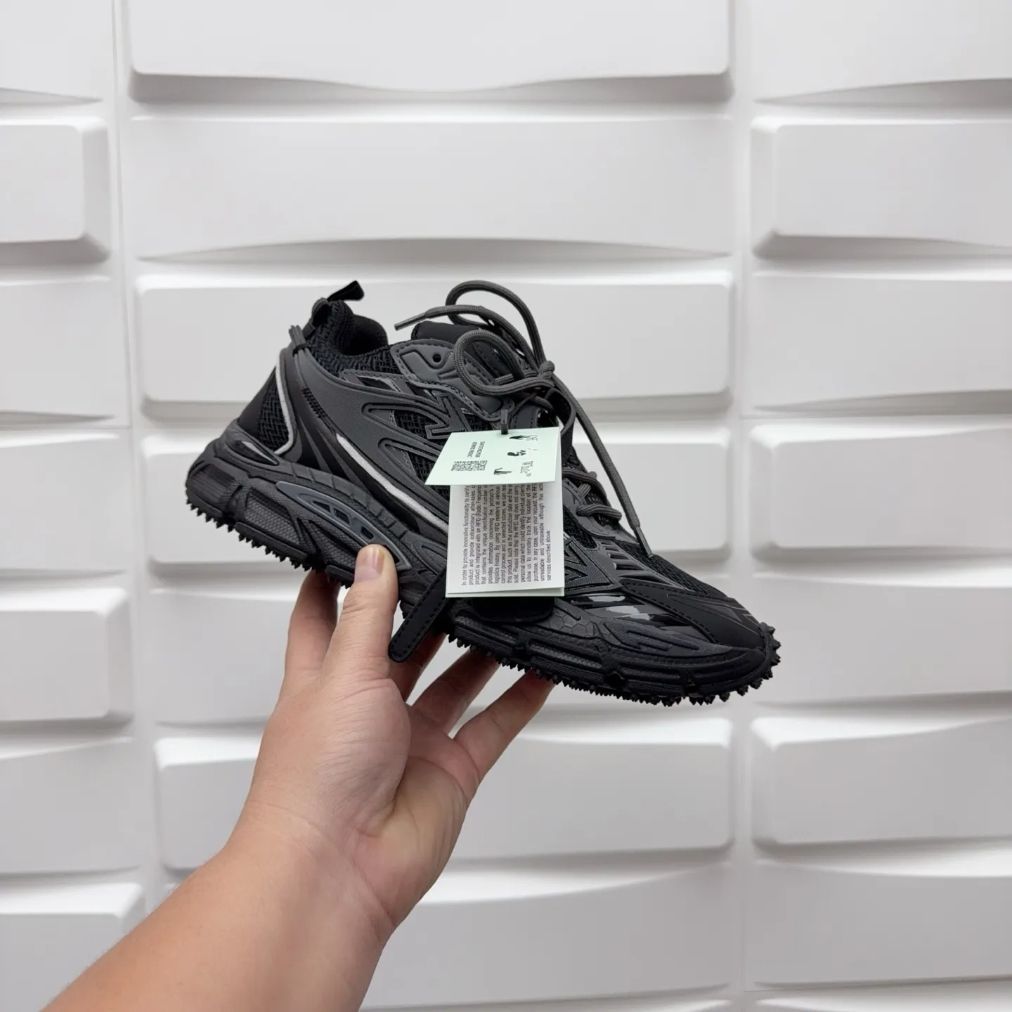 【off- white】P: 720💰Couple style👫, Size: 35-44 (Male 38.45.46 custom-made) High-quality version👊"Out of office" series original mold opening, original lasting, production process 1:1 original version ➰OFF GREY) OFF-WHITE Be Right Back Couple style👫Round toe lace-up arrow pattern low-top lifestyle casual shoes green. A running shoe called the "Be Right Back" sneaker. The design of this sneaker is inspired by Japanese sports aesthetics and craftsmanship, with running performance and principles at its core.